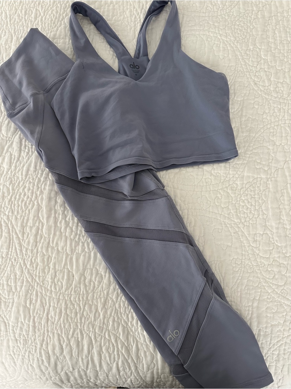 ALO Yoga Lavender Gray Racerback Sports Bra and Leggings Set. XXS legging M bra
